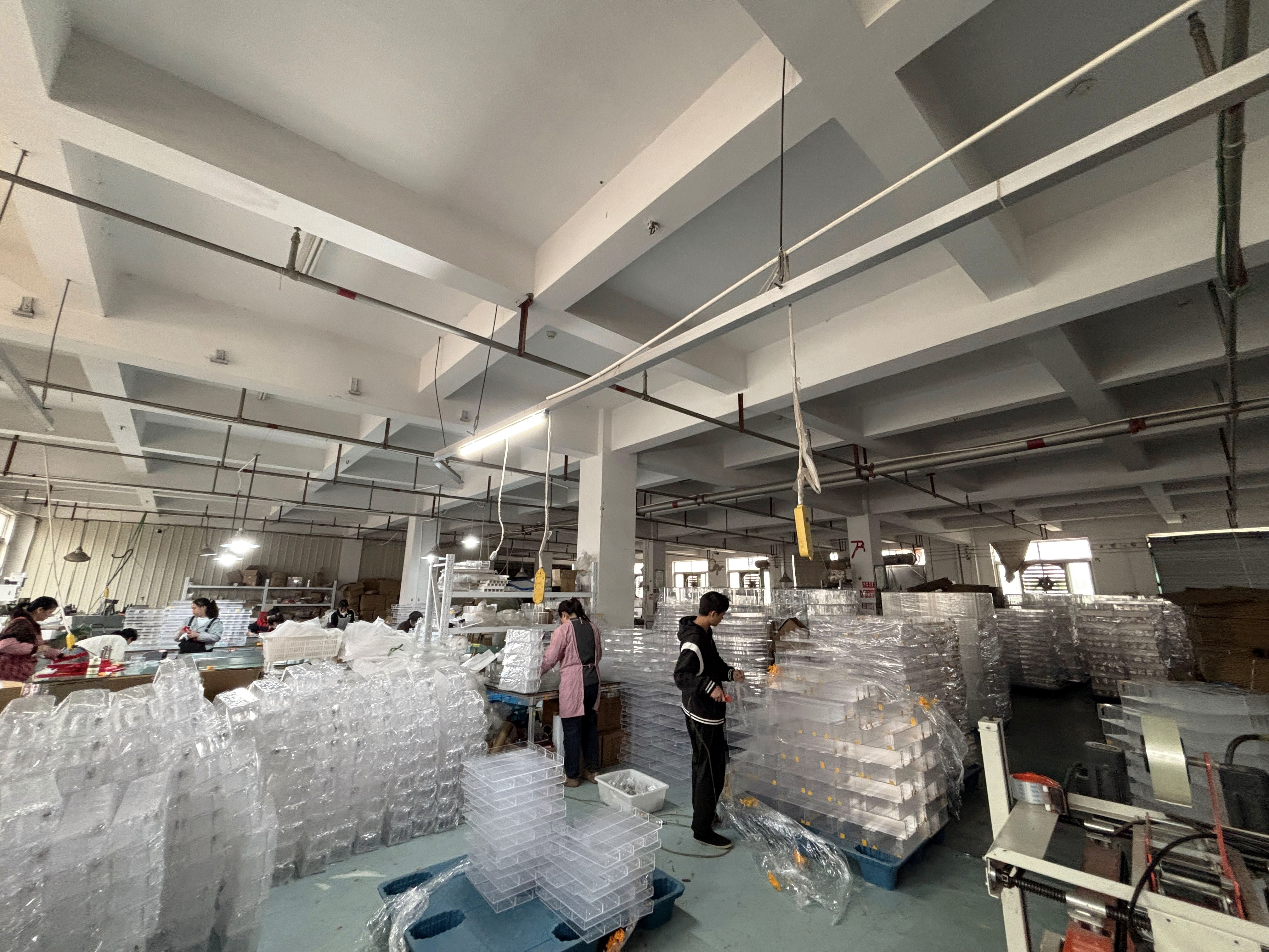 车间成品整理与装配现场